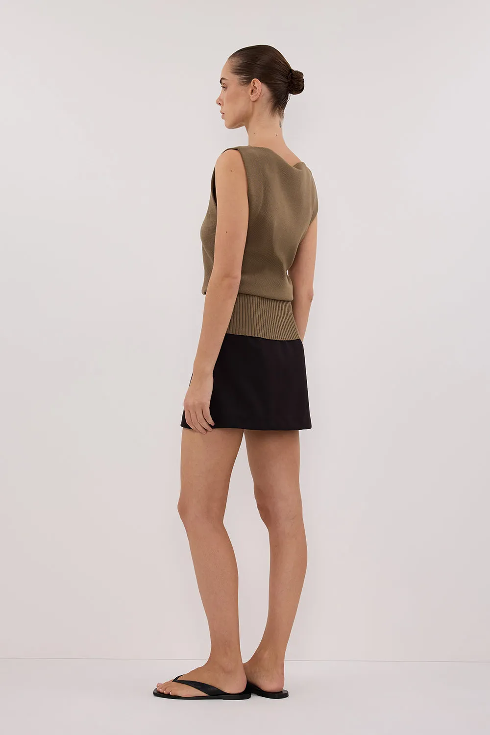 Dissh ELSA OLIVE SLEEVELESS KNIT TOP
