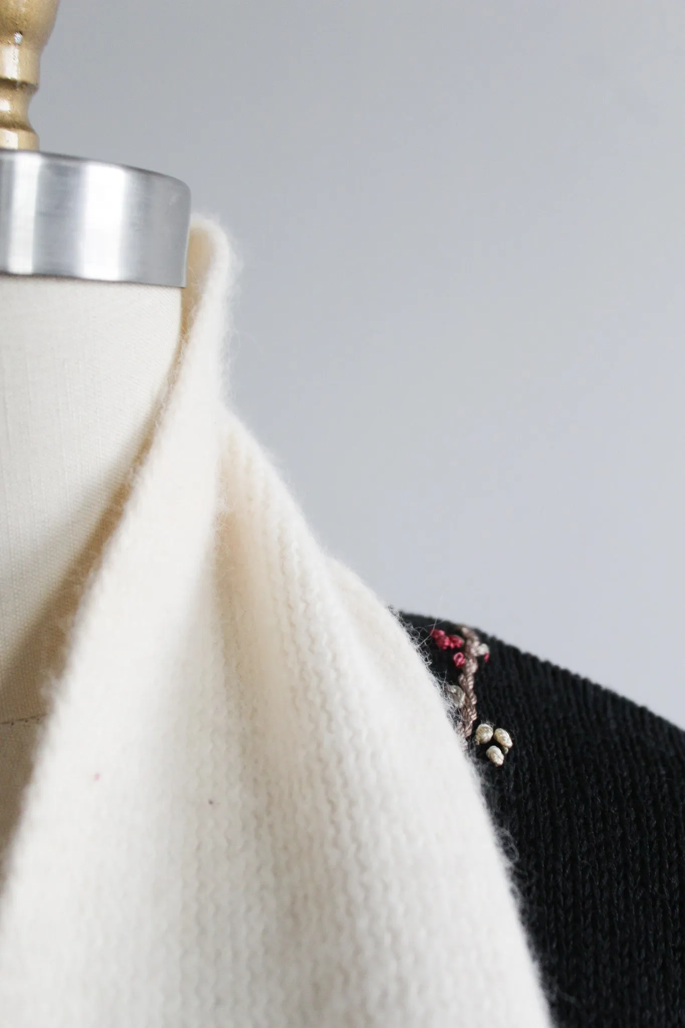 eggshell winter scarf 1919 Vintage