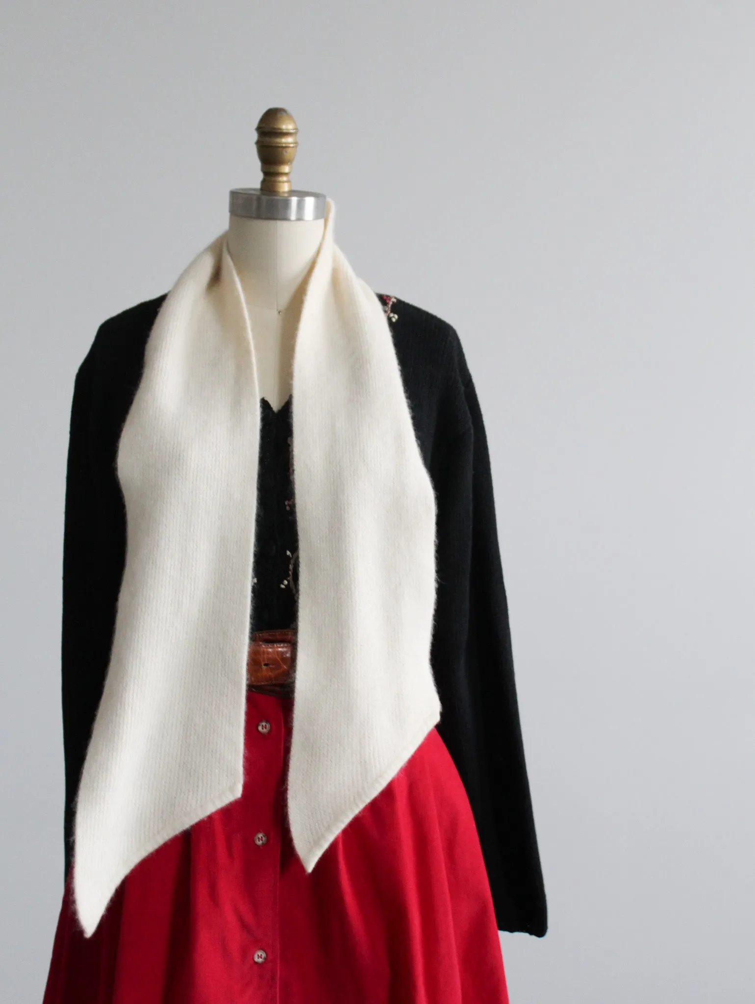 eggshell winter scarf 1919 Vintage