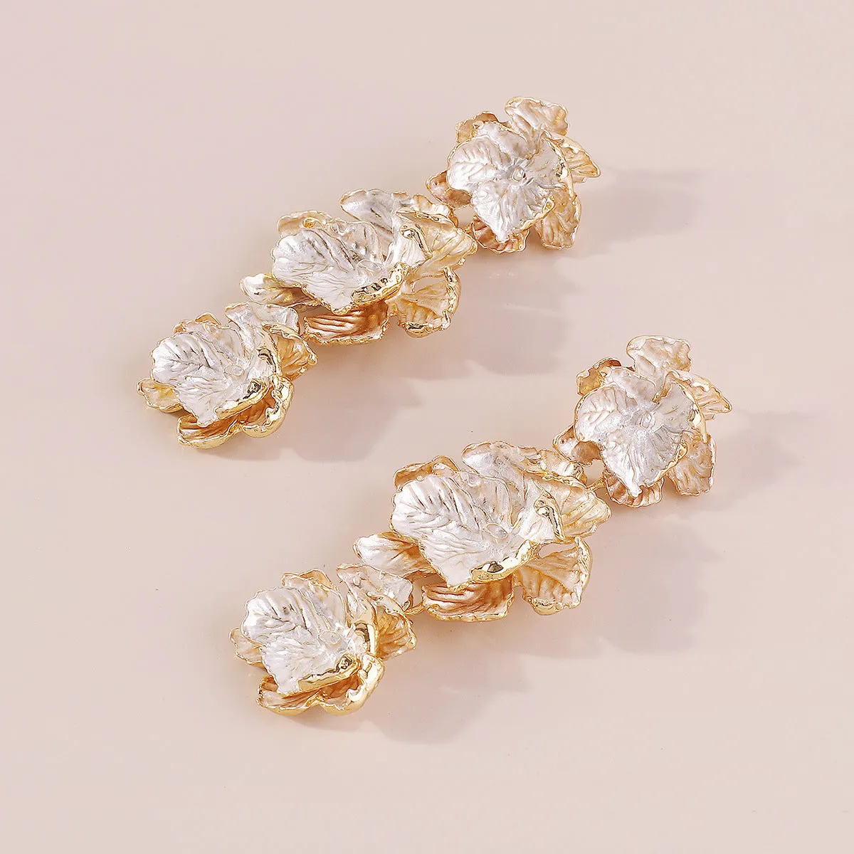 GOLD 3D FLOWER EARRINGS Gloria Lanvin