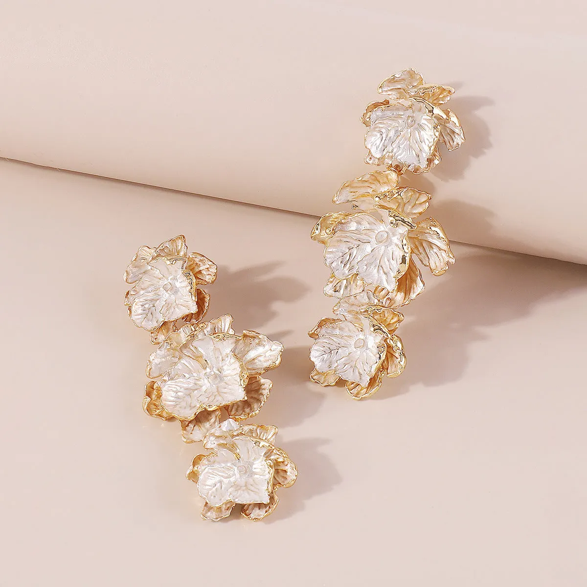 GOLD 3D FLOWER EARRINGS Gloria Lanvin